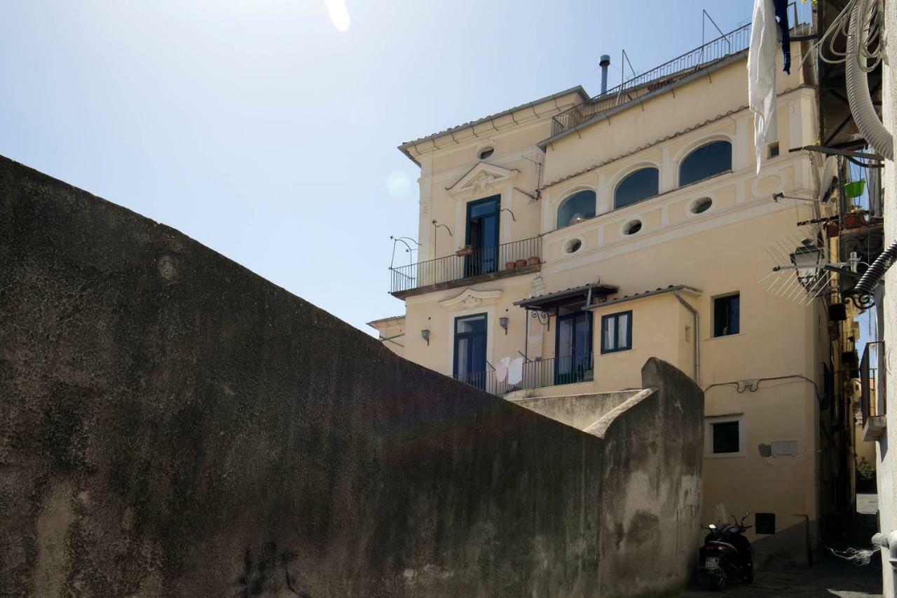 Starhost - Dimora Copeta Lägenhet Salerno Exteriör bild